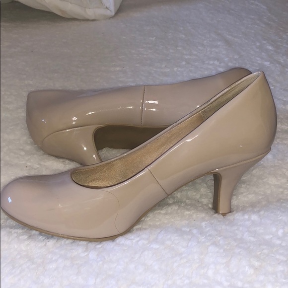 SOLD Nude Soft Toe Pumps - Picture 2 of 4